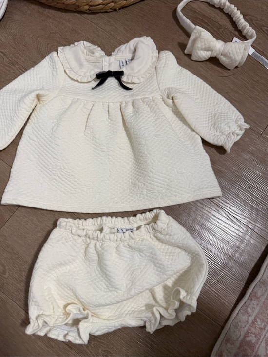 Janie and Jack Other - Janie and Jack Cream Quilted Top, Bloomers & Bow Headband